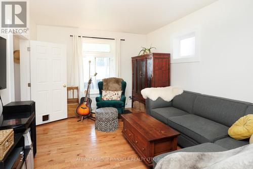 845 Sherburne Street, Peterborough (Otonabee), ON - Indoor Photo Showing Living Room