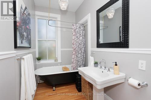 18 Elgin Street, Kawartha Lakes (Lindsay), ON - Indoor Photo Showing Bathroom