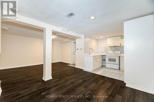 11752 Sheppard Avenue E, Toronto, ON - Indoor Photo Showing Kitchen