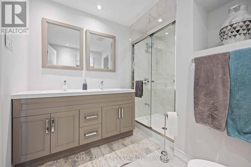 39 Bentworth Avenue, Toronto, ON - Indoor Photo Showing Bathroom