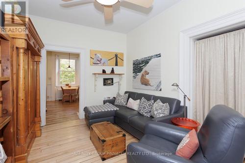 12 Russell Street E, Kawartha Lakes (Lindsay), ON - Indoor Photo Showing Living Room