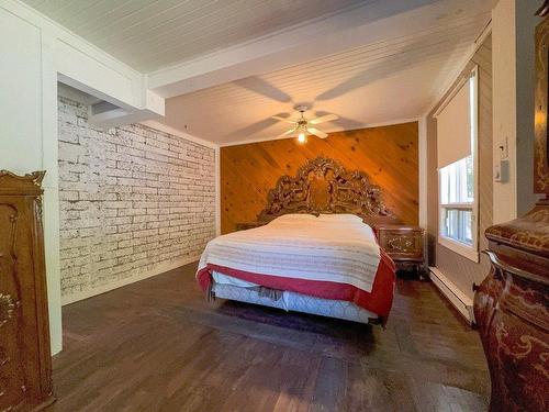 Master bedroom - 295 Rue Latour, Mont-Tremblant, QC - Indoor Photo Showing Bedroom