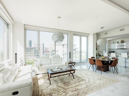 Overall view - 809-4001 Rue Elsa-Triolet, Laval (Chomedey), QC - Indoor Photo Showing Living Room