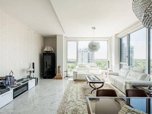 Living room - 809-4001 Rue Elsa-Triolet, Laval (Chomedey), QC - Indoor Photo Showing Living Room