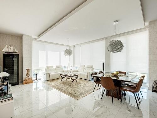 Living room - 809-4001 Rue Elsa-Triolet, Laval (Chomedey), QC - Indoor Photo Showing Dining Room