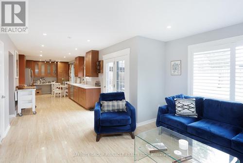 1 Lindway Place, Kawartha Lakes (Lindsay), ON - Indoor Photo Showing Living Room