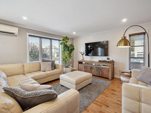 Living room - 2748 Rue Des Abeilles, Laval (Auteuil), QC - Indoor Photo Showing Living Room