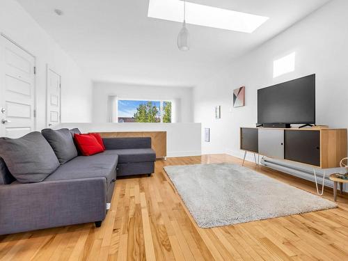 Salon - 301-200 Rue De Castelnau O., Montréal (Villeray/Saint-Michel/Parc-Extension), QC - Indoor Photo Showing Living Room