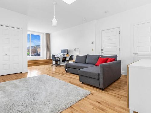 Salon - 301-200 Rue De Castelnau O., Montréal (Villeray/Saint-Michel/Parc-Extension), QC - Indoor Photo Showing Living Room