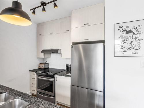 Kitchen - 301-200 Rue De Castelnau O., Montréal (Villeray/Saint-Michel/Parc-Extension), QC - Indoor Photo Showing Kitchen With Double Sink