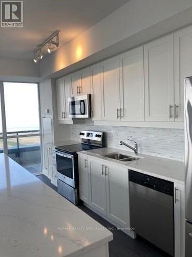 1104 - 550 North Service Road, Grimsby, ON - Indoor Photo Showing Kitchen With Double Sink