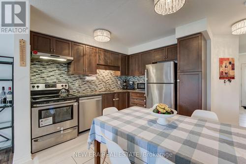 34 Arlington Crescent, Guelph (Pine Ridge), ON - Indoor Photo Showing Kitchen