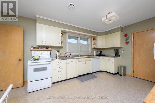 44 Mcdonald Avenue, Cambridge, ON - Indoor Photo Showing Kitchen