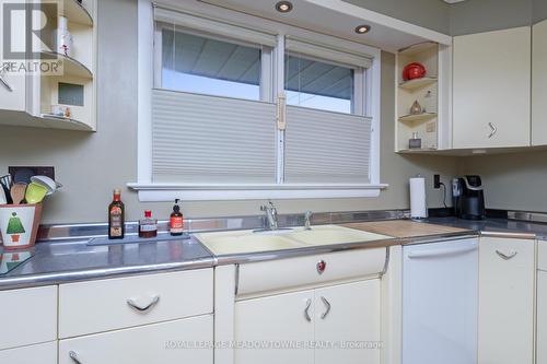 44 Mcdonald Avenue, Cambridge, ON - Indoor Photo Showing Kitchen With Double Sink