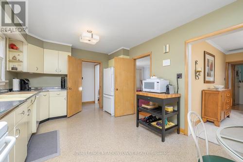 44 Mcdonald Avenue, Cambridge, ON - Indoor Photo Showing Kitchen