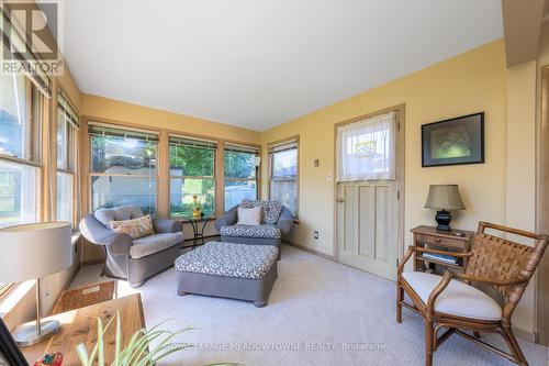 44 Mcdonald Avenue, Cambridge, ON - Indoor Photo Showing Living Room