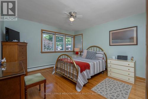 44 Mcdonald Avenue, Cambridge, ON - Indoor Photo Showing Bedroom