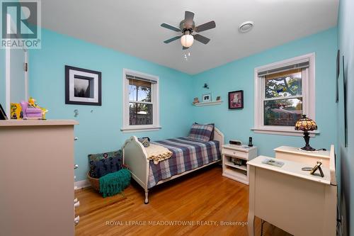 44 Mcdonald Avenue, Cambridge, ON - Indoor Photo Showing Bedroom