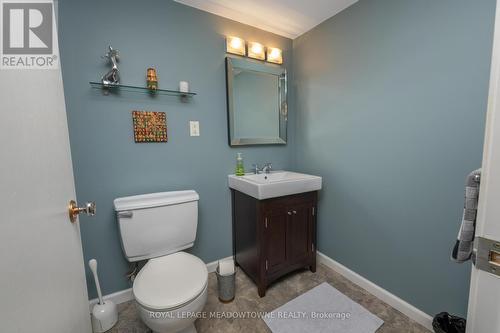 44 Mcdonald Avenue, Cambridge, ON - Indoor Photo Showing Bathroom