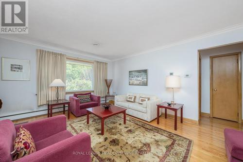 44 Mcdonald Avenue, Cambridge, ON - Indoor Photo Showing Living Room