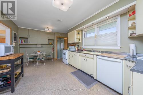 44 Mcdonald Avenue, Cambridge, ON - Indoor Photo Showing Kitchen