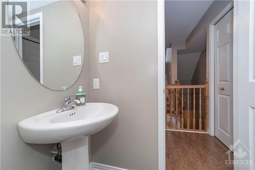 386 Galston Private, Ottawa, ON - Indoor Photo Showing Bathroom