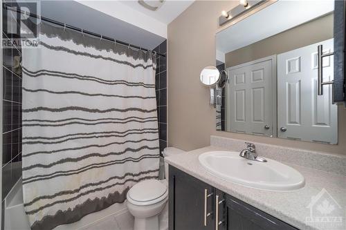 386 Galston Private, Ottawa, ON - Indoor Photo Showing Bathroom