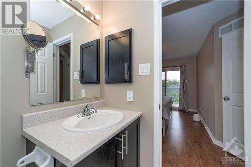 386 Galston Private, Ottawa, ON - Indoor Photo Showing Bathroom