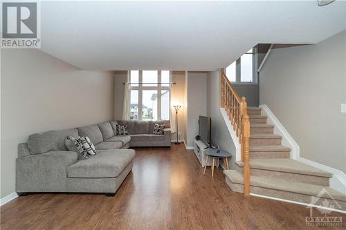 386 Galston Private, Ottawa, ON - Indoor Photo Showing Living Room