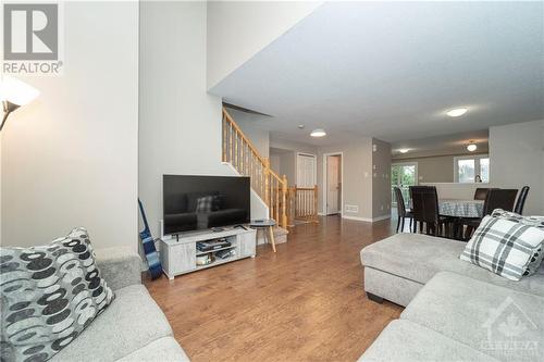 386 Galston Private, Ottawa, ON - Indoor Photo Showing Living Room