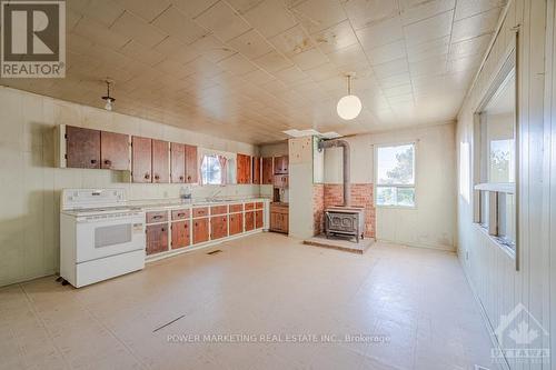 2720 Wylie Road, North Glengarry, ON - Indoor Photo Showing Kitchen With Double Sink