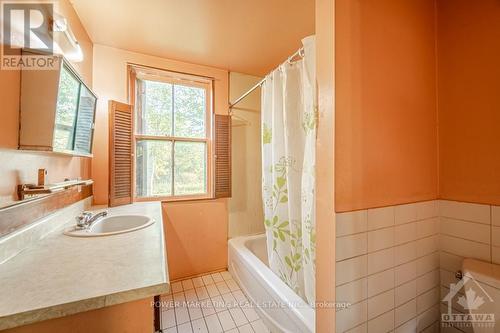 2720 Wylie Road, North Glengarry, ON - Indoor Photo Showing Bathroom