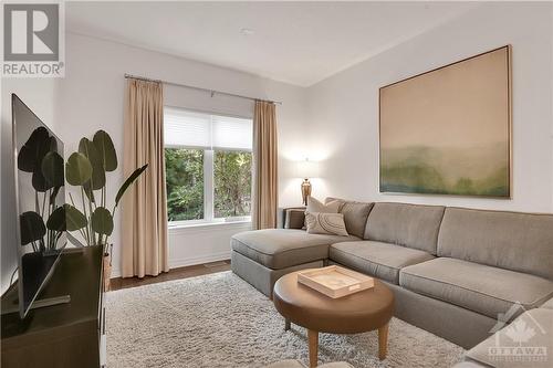 193 Shepody Crescent, Ottawa, ON - Indoor Photo Showing Living Room