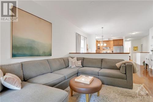 193 Shepody Crescent, Ottawa, ON - Indoor Photo Showing Living Room