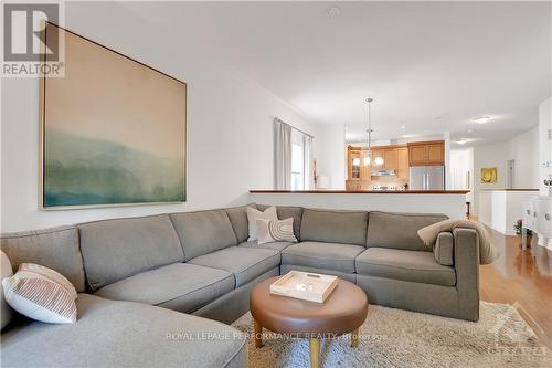 193 Shepody Circle, Ottawa, ON - Indoor Photo Showing Living Room