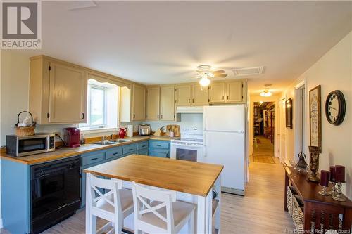 600 Darlings Island Road, Darlings Island, NB - Indoor Photo Showing Kitchen With Double Sink