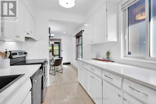 13 Lockyer Street, London, ON - Indoor Photo Showing Kitchen With Upgraded Kitchen