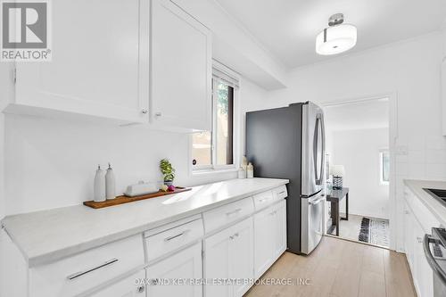 13 Lockyer Street, London, ON - Indoor Photo Showing Kitchen