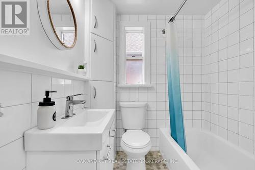 13 Lockyer Street, London, ON - Indoor Photo Showing Bathroom