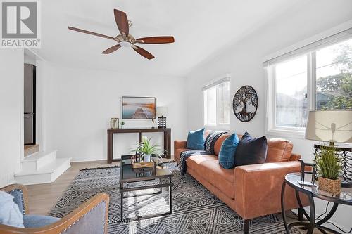 13 Lockyer Street, London, ON - Indoor Photo Showing Living Room