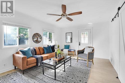 13 Lockyer Street, London, ON - Indoor Photo Showing Living Room