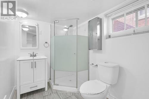 13 Lockyer Street, London, ON - Indoor Photo Showing Bathroom