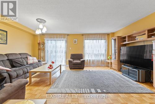 88 Michelle Drive, Vaughan (East Woodbridge), ON - Indoor Photo Showing Living Room