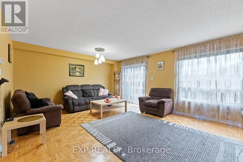 88 Michelle Drive, Vaughan (East Woodbridge), ON - Indoor Photo Showing Living Room