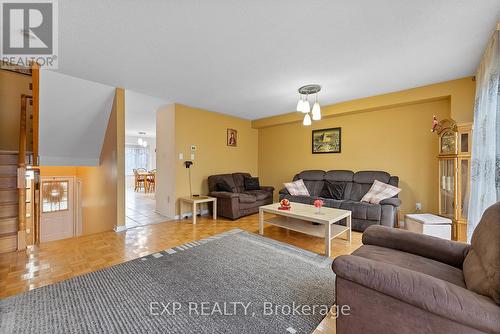 88 Michelle Drive, Vaughan (East Woodbridge), ON - Indoor Photo Showing Living Room