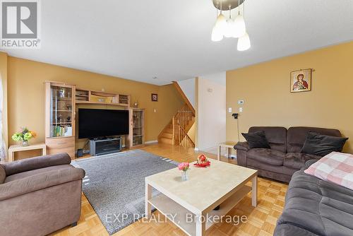 88 Michelle Drive, Vaughan (East Woodbridge), ON - Indoor Photo Showing Living Room