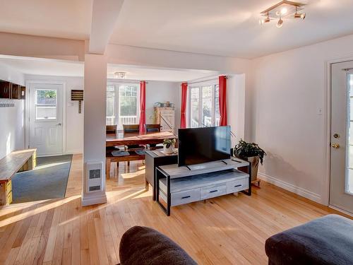 Salon - 191 Rue Jean, Notre-Dame-De-Lourdes, QC - Indoor Photo Showing Living Room