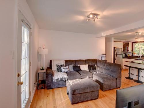 Living room - 191 Rue Jean, Notre-Dame-De-Lourdes, QC - Indoor Photo Showing Living Room