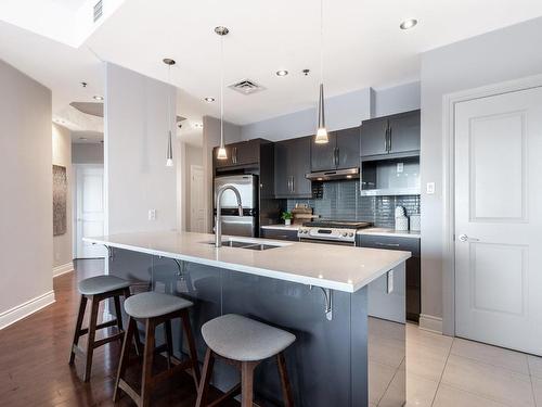 Kitchen - 1303-333  - A Boul. Clairevue E., Saint-Bruno-De-Montarville, QC - Indoor Photo Showing Kitchen With Double Sink With Upgraded Kitchen