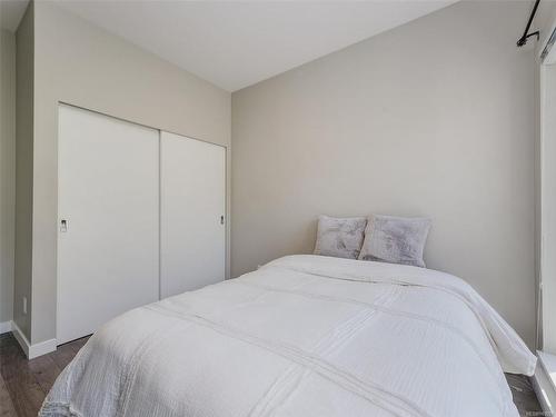 312-767 Tyee Rd, Victoria, BC - Indoor Photo Showing Bedroom